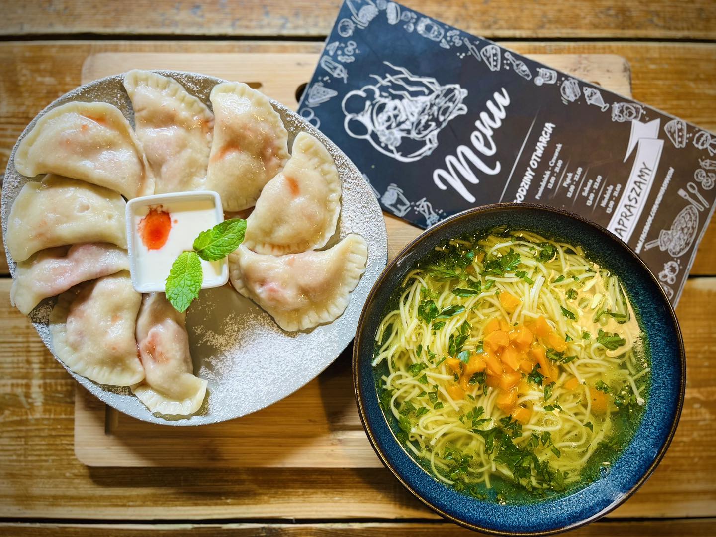Kuznia Smakow - Jawor - pierogi z truskawkami oraz rosol